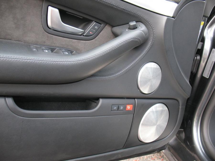Детали интерьера Audi S8 (D3) 2008 года  (NA) (фото 24 из 62)